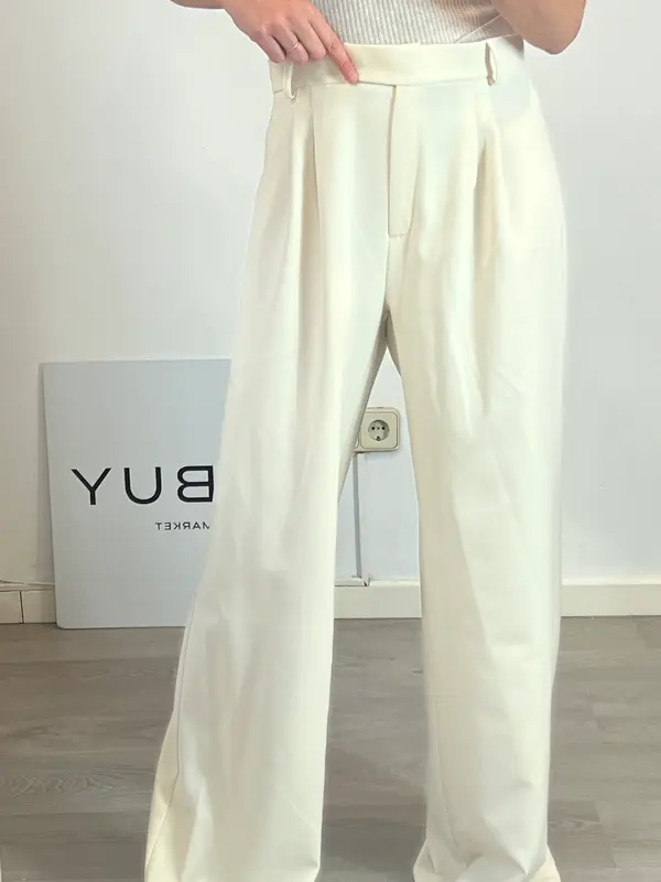 WHITE&ONE. Pantalón beige pinzas T.42