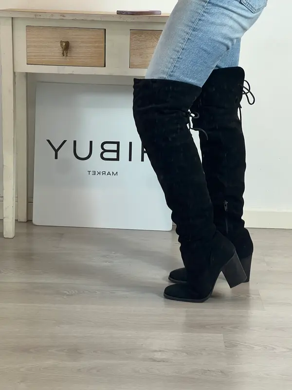 XTI. Botas negras altas T 40