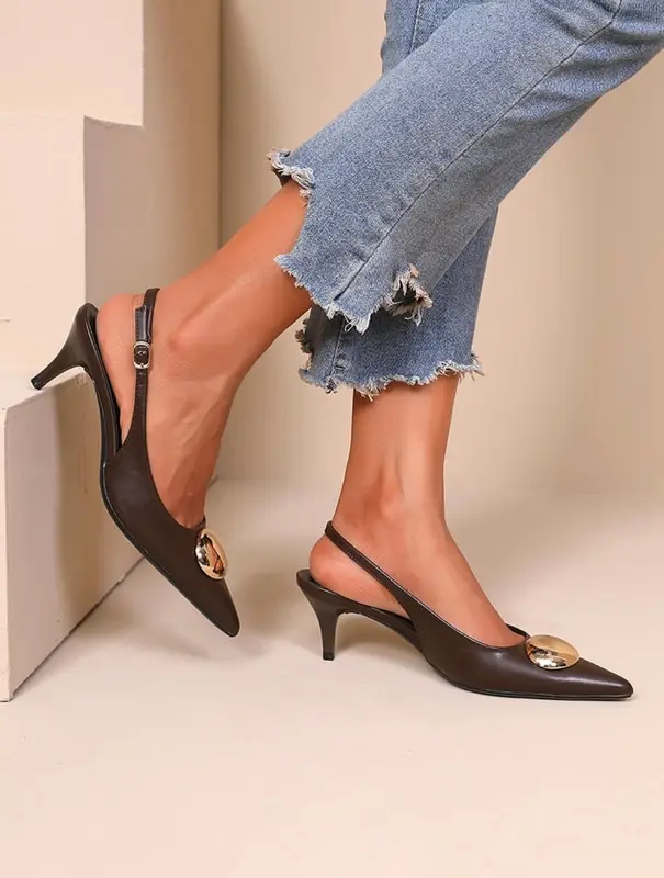Zapato tacón marrón chocolate hebilla