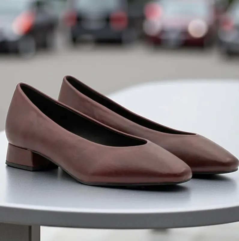 Zapatos marrón chocolate medio tacón