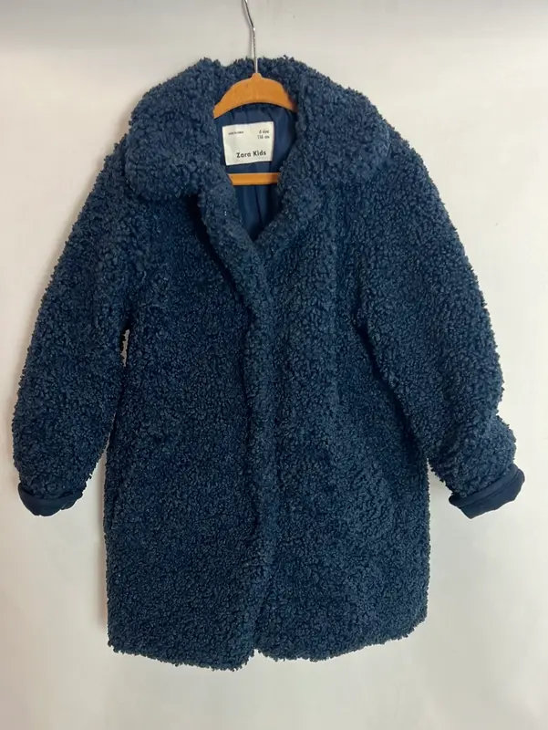 ZARA. Abrigo borrego azul. T 6 años