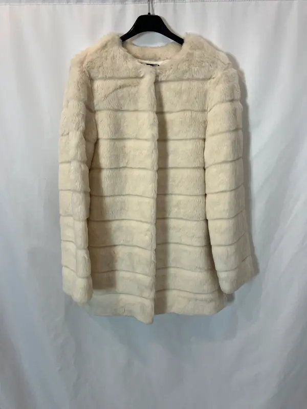 ZARA. Abrigo pelo blanco. T M
