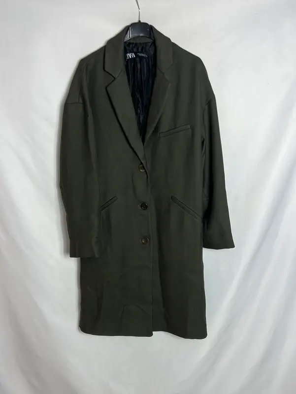ZARA. Abrigo verde largo textura. T XS