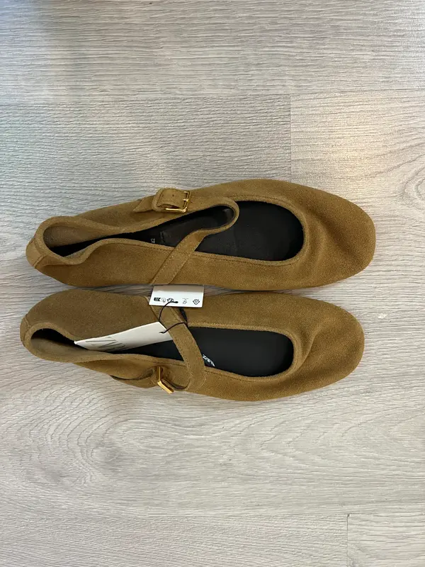 ZARA. Bailarina piel caqui T.42