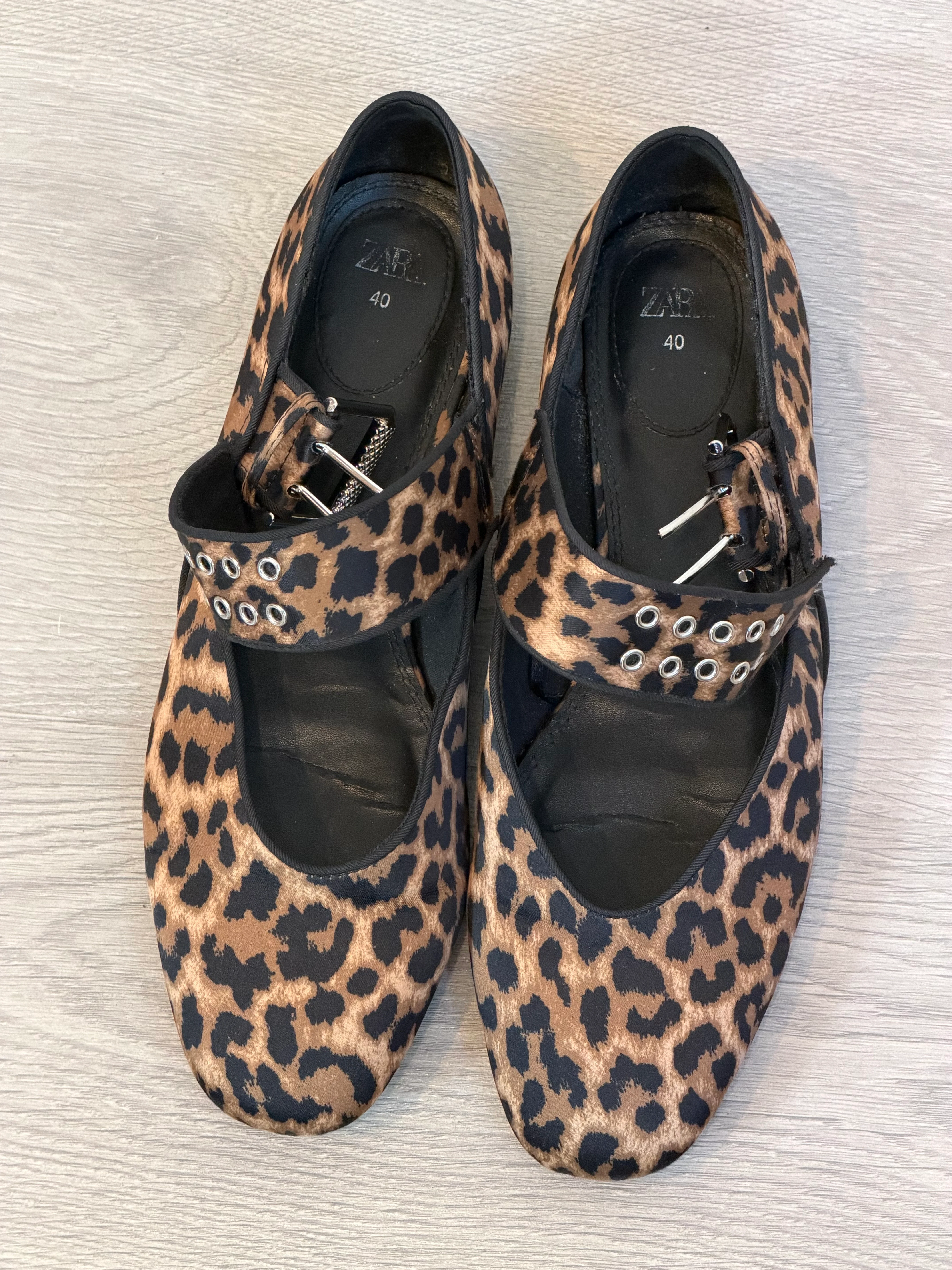 ZARA. Bailarinas de leopardo talla 40