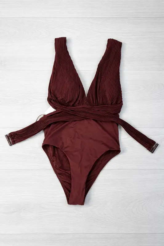 ZARA. Bañador marrón