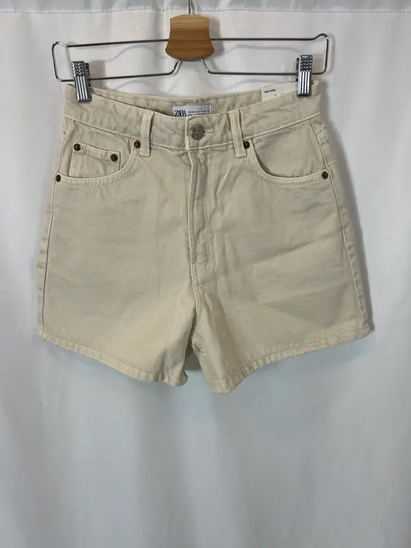 ZARA. Bermuda denim beige. T 36