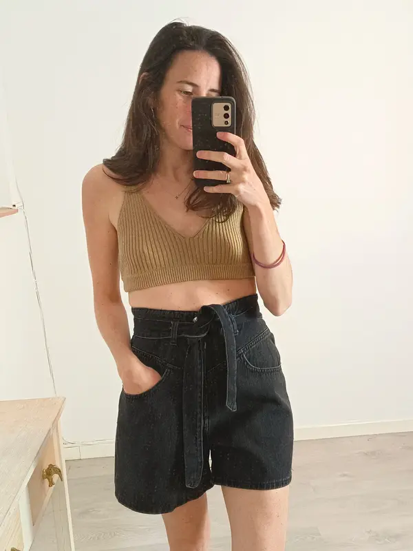 ZARA. Bermuda denim negra efecto falda. T 36