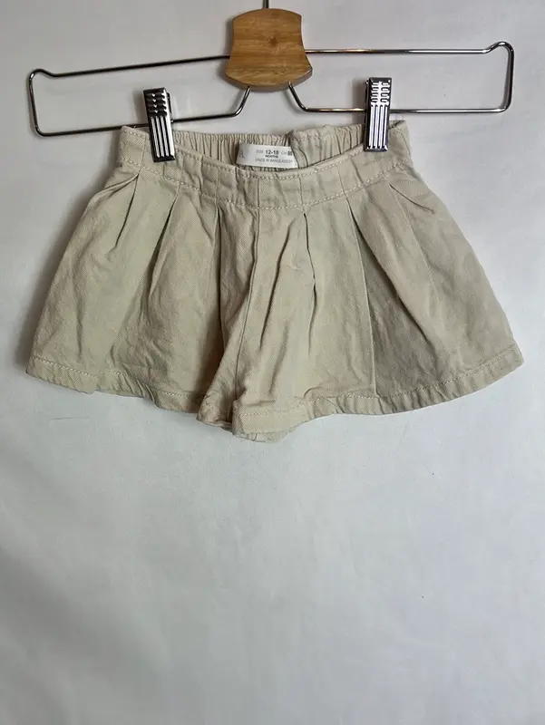 ZARA. Bermuda efecto falda beige. T 12-18 meses