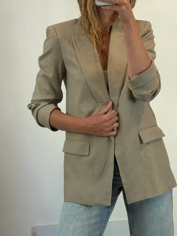 ZARA. Blazer color arena con lino y viscosa