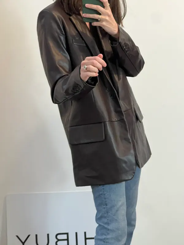 ZARA. Blazer marrón efecto piel