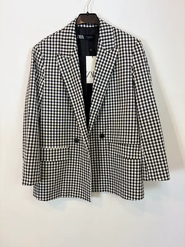 ZARA. Blazer vichy blanca y negra. T XS