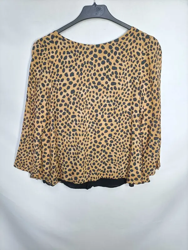 ZARA. Blusa animal print T.xs