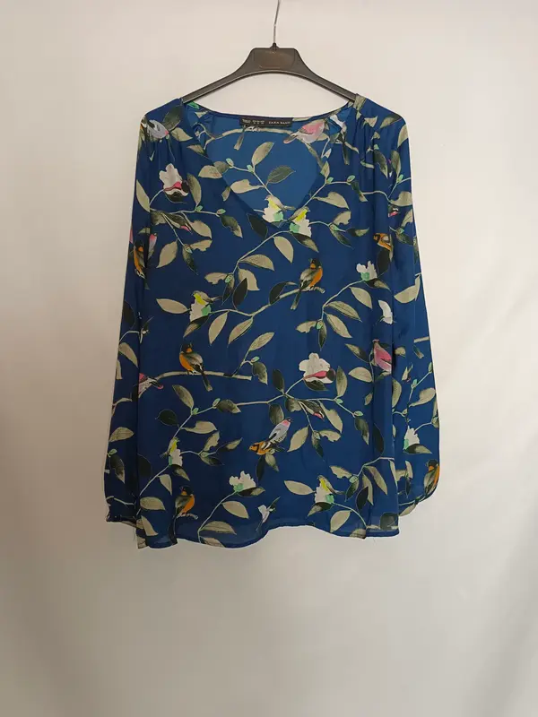 ZARA. Blusa azul pájaros T.m