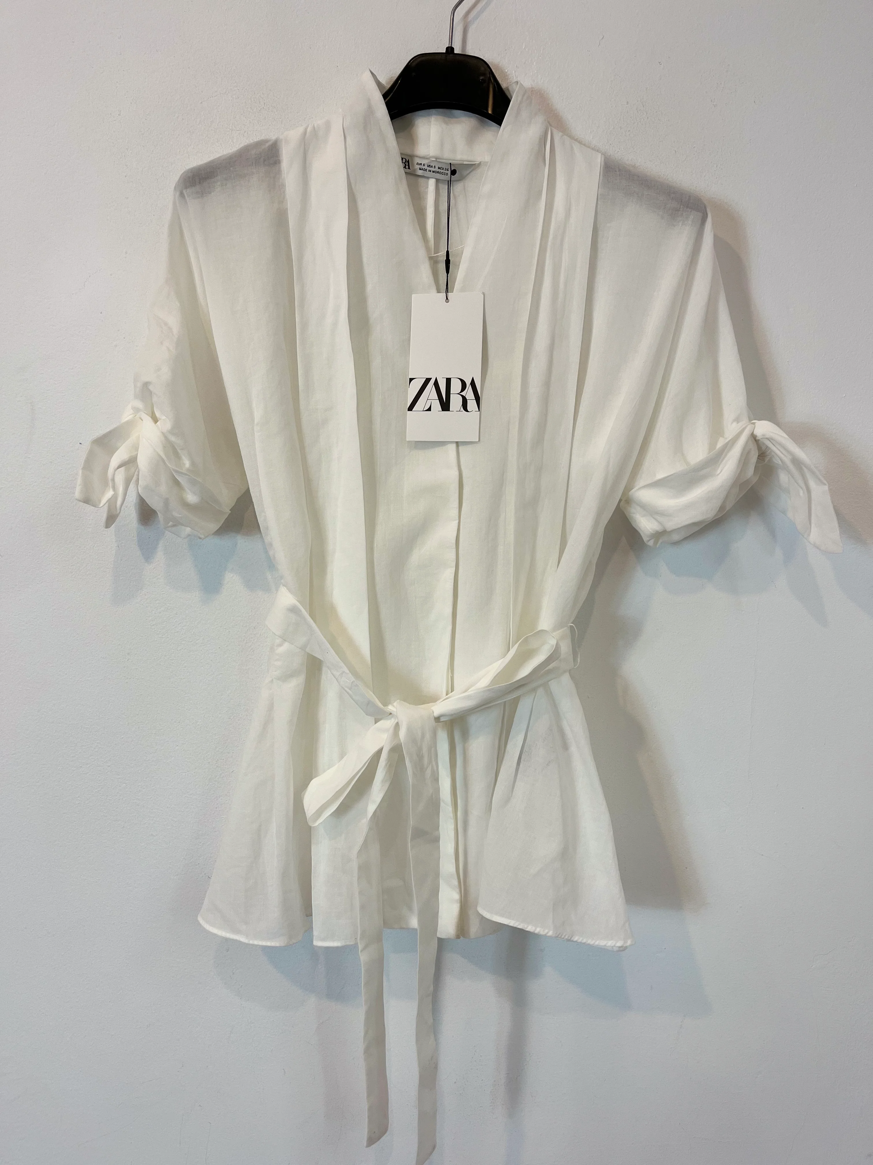 ZARA. Blusa blanca algodón. T S
