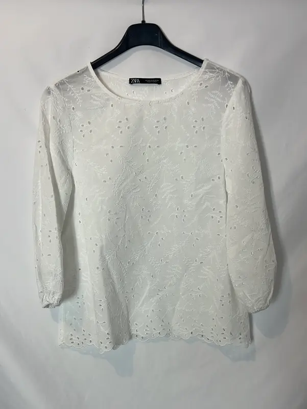ZARA. Blusa blanca bordada perforada. T XS