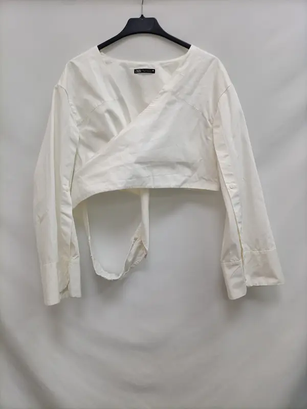 ZARA.Blusa blanca crop T.XL