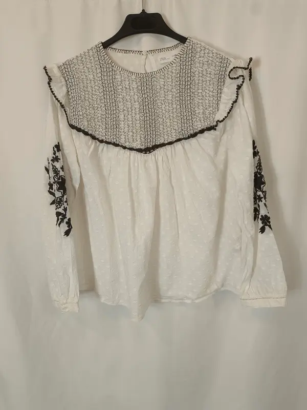 ZARA. Blusa blanca plumeti T.13-14 años