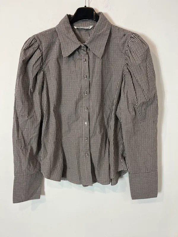 ZARA. blusa cuadros hombros T. L (M)