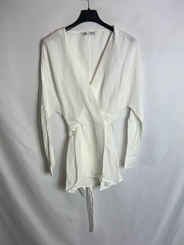 ZARA. Blusa efecto Lino color crudo lazada. T XS