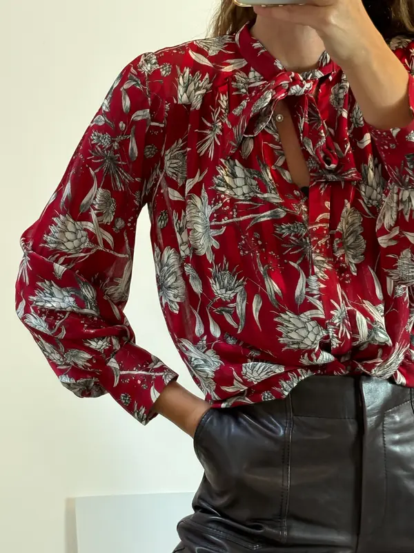 ZARA. Blusa fluida color vino