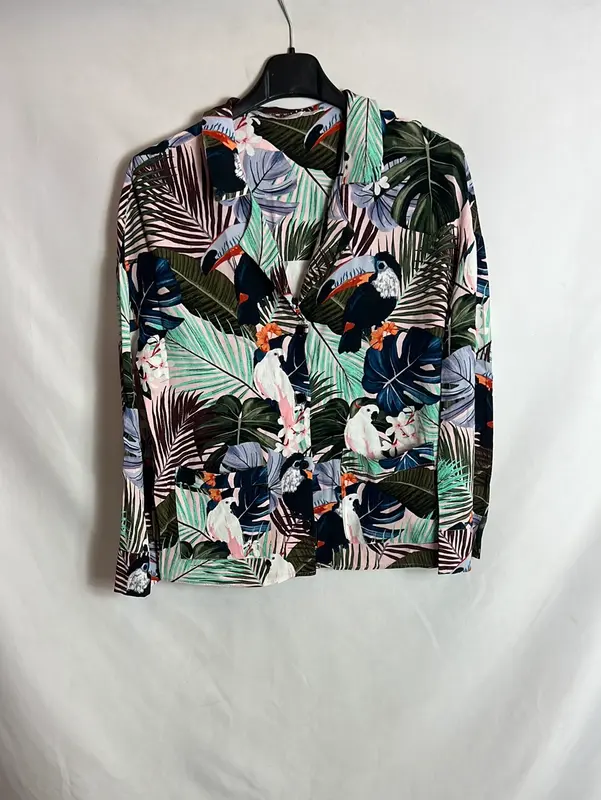 ZARA. Blusa fluida estampado tropical. T XS