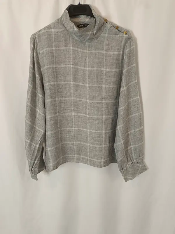ZARA. Blusa gris cuadros T.l