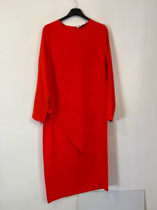 ZARA. Blusa larga bajo asimétrico  T.l