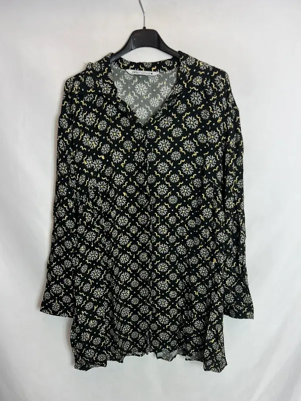 ZARA. Blusa negra fluida detalles dorados. T M