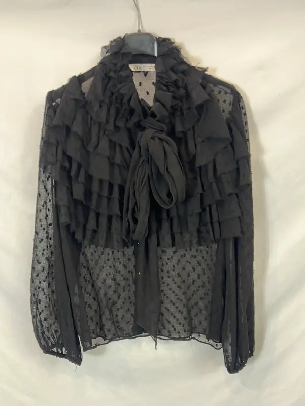 ZARA. Blusa negra plumeti T.m