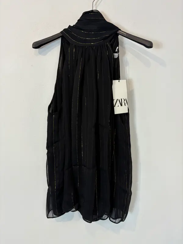 ZARA. Blusa negra sin mangas lazada