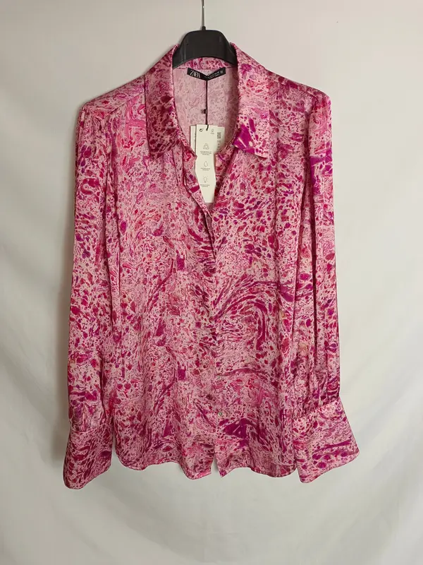 ZARA. Blusa rosa estampado T.m