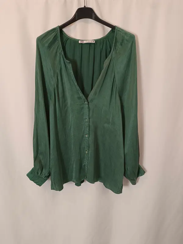 ZARA. Blusa verde fluida T.xs