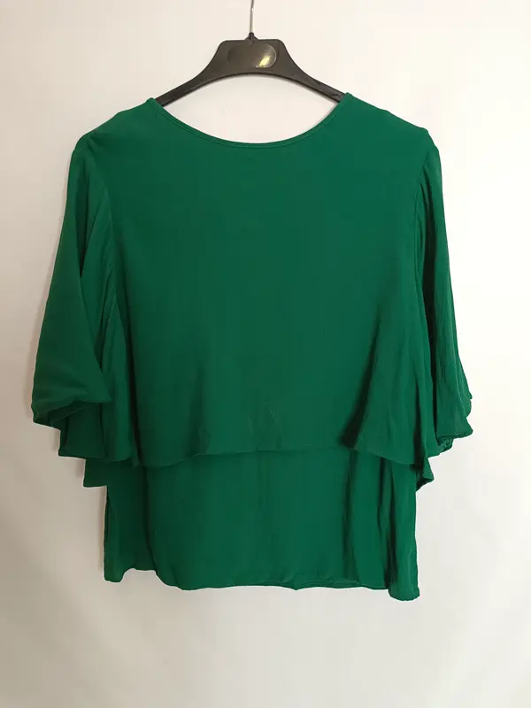 ZARA. Blusa verde volante T.s