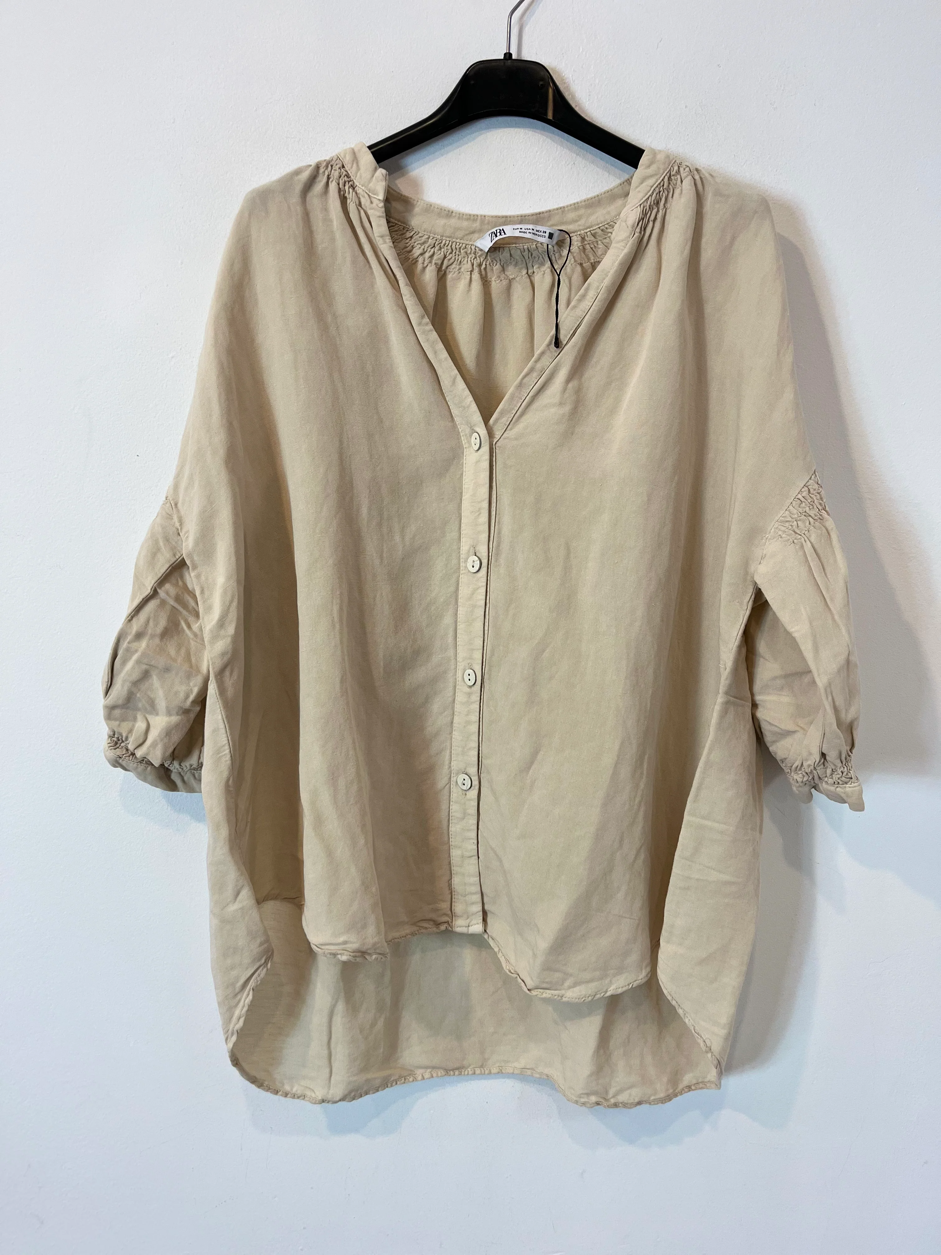 ZARA. Blusa volumen beige con lino. T M