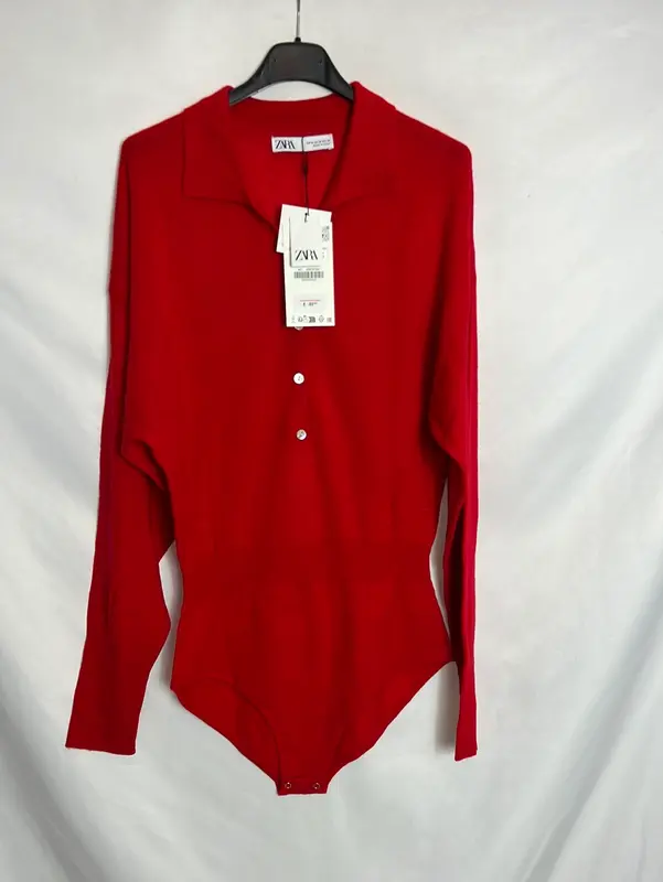 ZARA. Body lana rojo abotonado. T M