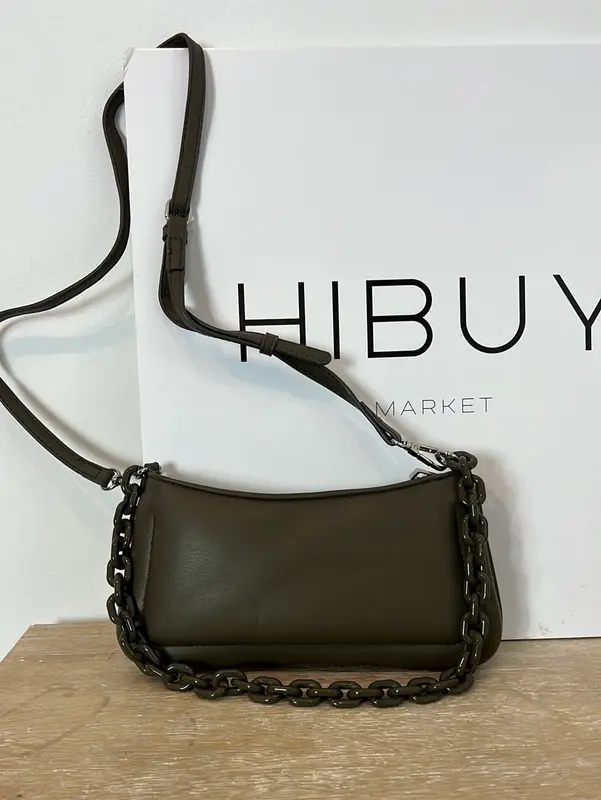 ZARA. Bolso baggete verde