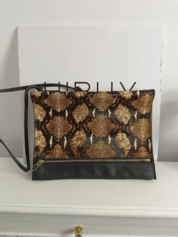 ZARA. Bolso piel print