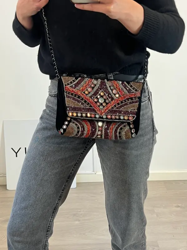 ZARA. Bolso terciopelo y abalorios