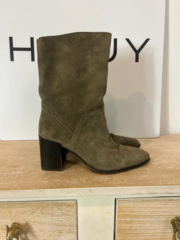 ZARA. Botines verde  antelina T.37