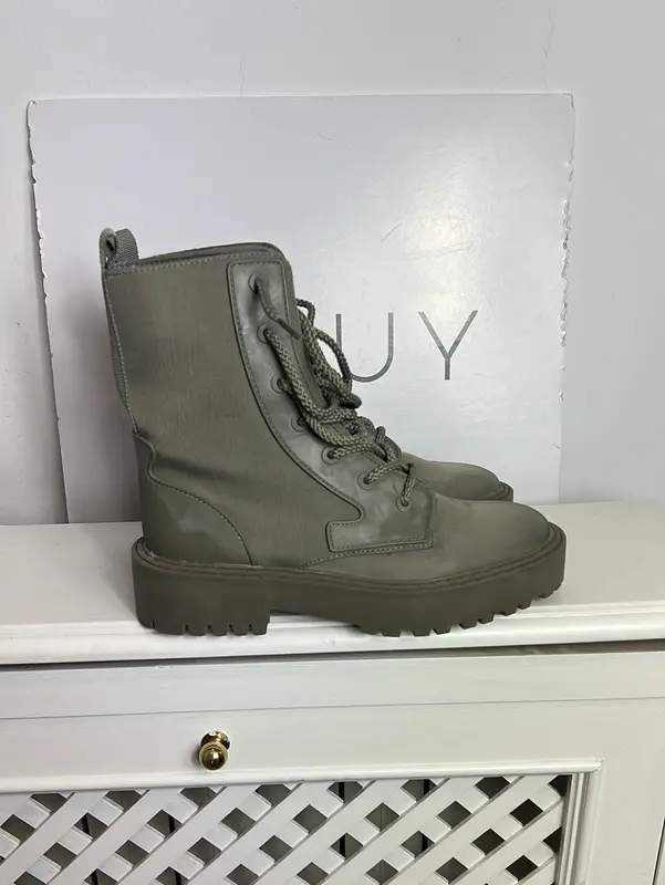 ZARA. Botines verde cordones T.37