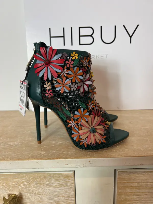 ZARA. Botines verde piel rejilla T.36