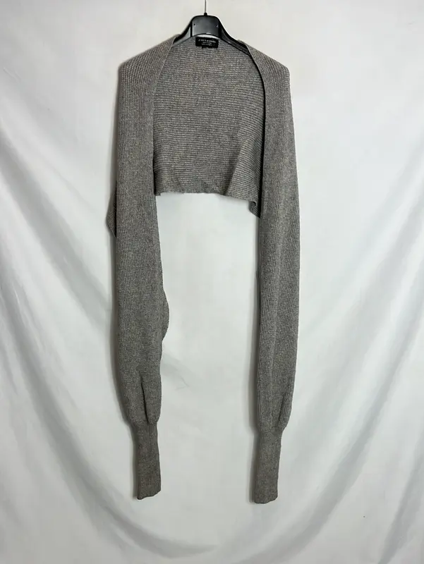 ZARA. Bufanda con mangas. TM