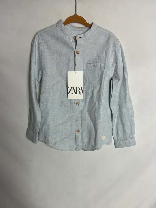 ZARA. Camisa azul claro jaspeada. T 4-5 años