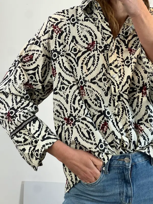 ZARA. Camisa blanca estampado. T S/M
