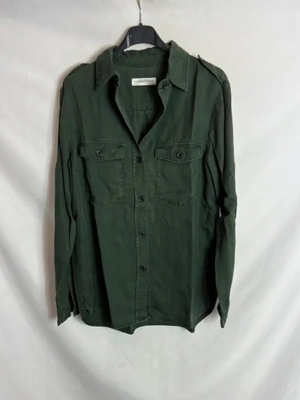 ZARA. Camisa verde oscuro bolsillos. T M