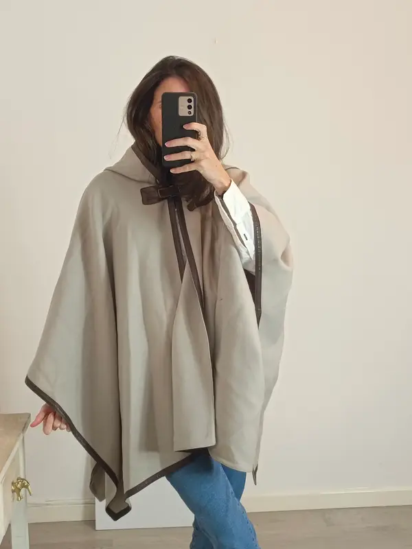 ZARA. Capa color topo capucha. T M