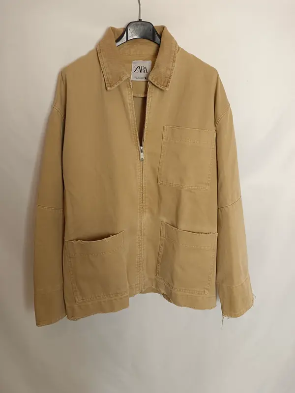 ZARA. Cazadora beige denim T.xs