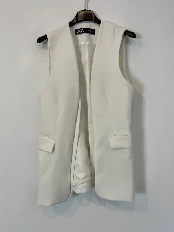 ZARA. Chaleco blanco. T XS