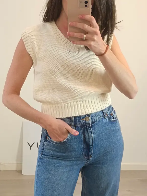 ZARA. Chaleco cuello pico. T M (S)